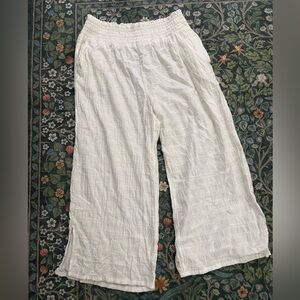 Aerie White Capri Pants